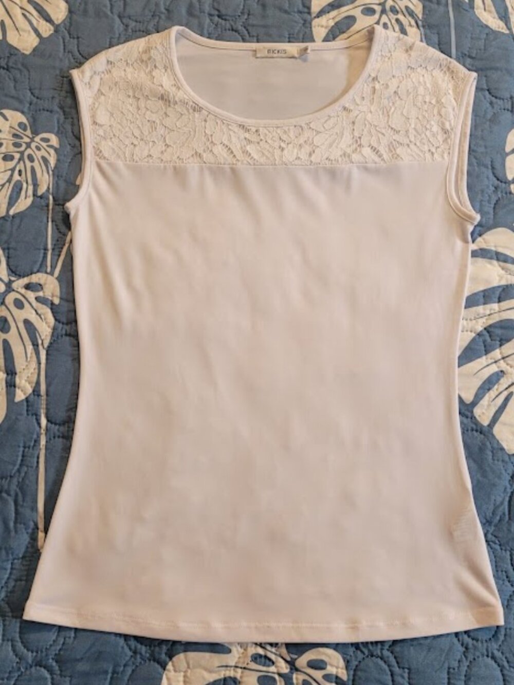 White Lace Yoke Sleeveless Top/blouse-Size Small-Classic Feminine Stretch Staple